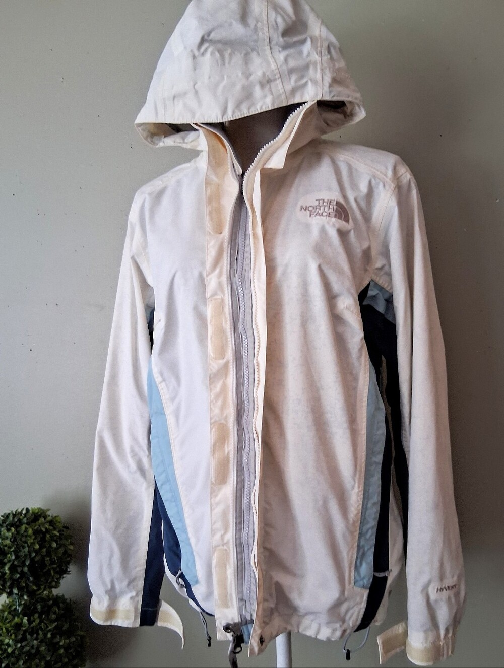 The North Face - HyVent, Waterproof, Shell, Hooded Jacket - L